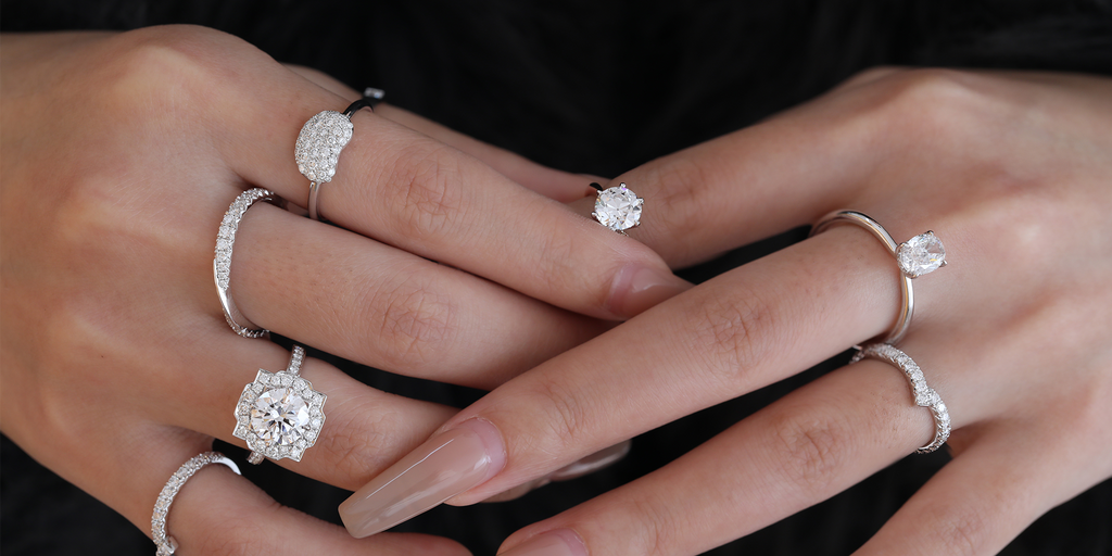 How to Choose the Right Engagement Ring Material and Size According to Hand Shape